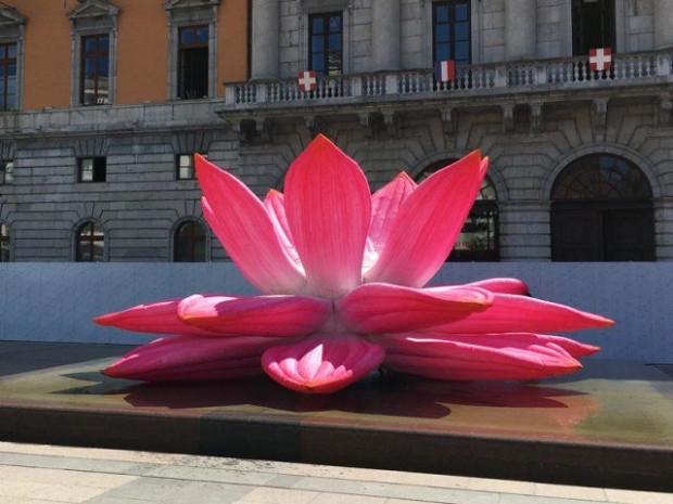 Breathing Lotus Flower, de Choi Jeong Hwa (Cor&eacute;e du Sud) &agrave; red&eacute;couvrir dans le cadre de Annecy Paysages 2020