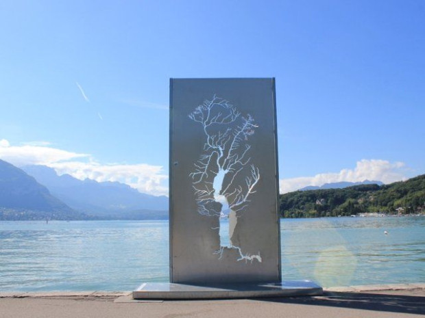 &Eacute;chapp&eacute;e, de Sylvie de Meurville (France), &oelig;uvre p&eacute;rennis&eacute;e cr&eacute;&eacute;e pour Annecy Paysages 