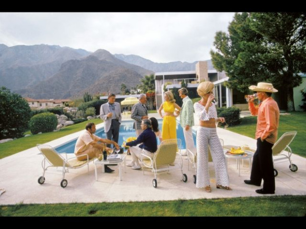 F&ecirc;te au bord de la piscine de la Maison du d&eacute;sert de la famille Kaufmann en 1970