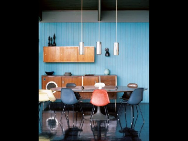 La salle &agrave; manger d\'une maison con&ccedil;ue par Richard Dorman &agrave; Mulholland Drive, Los Angeles, 1958.
