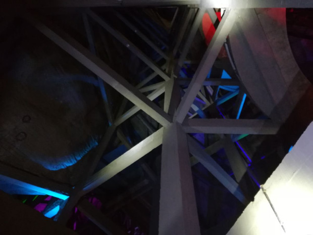 L\'int&eacute;rieur du rocher du zoo de Vincennes. 