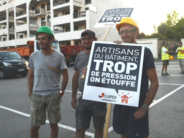 Artisans B&acirc;timent en col&egrave;re Jura