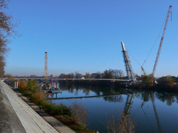 Chantier de la passerelle Robert-Poujade, &agrave; Toulouse.