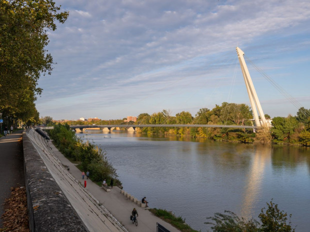 Passerelle Robert-Poujade, &agrave; Toulouse.