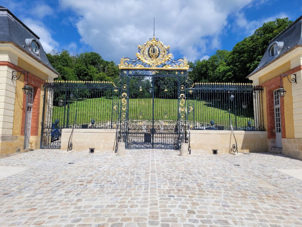 Grille ch&acirc;teau de Dampierre