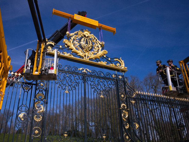 Grille ch&acirc;teau de Dampierre