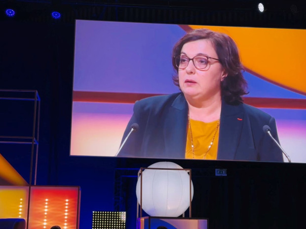 Emmanuelle Cosse, lors du discours de cl&ocirc;ture du 85&egrave;me congr&egrave;s HLM &agrave; paris le 25 septembre 2025