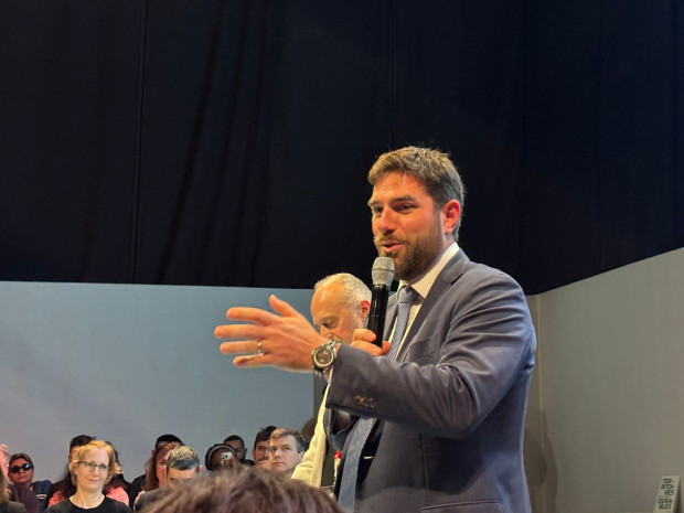 Vincent Jeanbrun, ministre de la Ville et du Logement, le 19 d&eacute;cembre 2025 au Salon des maires.