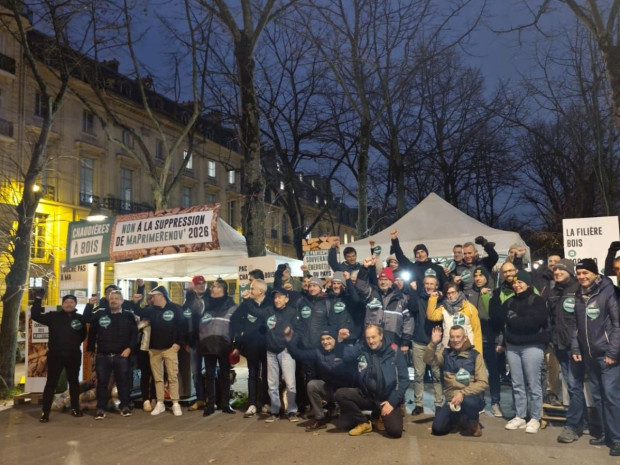 Manif fili&egrave;re chaudi&egrave;re bois &agrave; paris le 4 d&eacute;cembre 2025