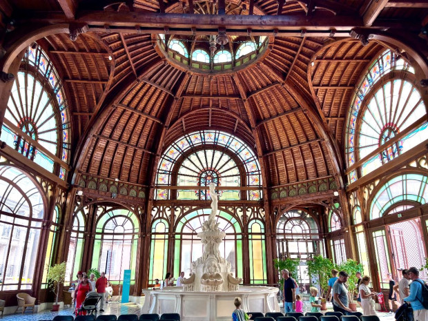 Int&eacute;rieur de la Buvette Cachat &agrave; Evian