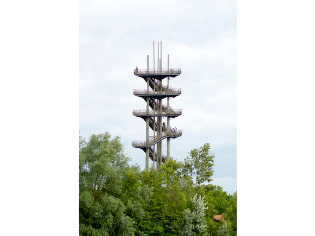 Tour panormanique de Wei&szlig;tannenturm au parc des Deux-Rives &agrave; Kehl