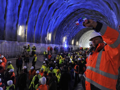 Creusement et travaux du deuxième tube du tunnel du Frejus