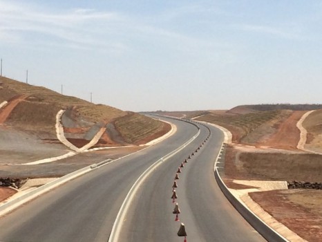 Livraison de l\'autoroute de l\'Avenir à Dakar par Eiffage Sénégal 