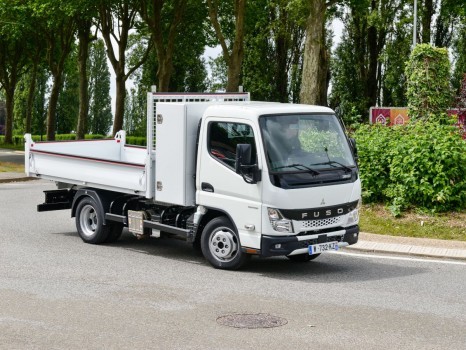 Véhicule utilitaire Fuso Canter