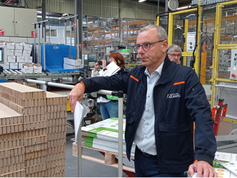 Fabrice Dahai, le directeur du site de La-Roche-sur-Yon sauter Fabrice Dahai, le directeur du site de La-Roche-sur-Yon sauter
