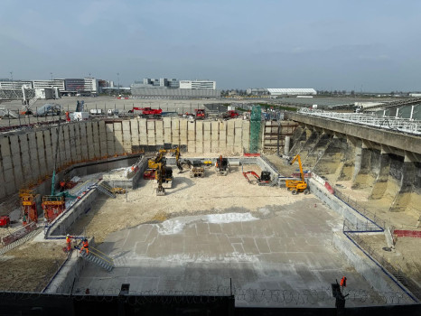 Chantier de la gare CDG2 sur la ligne 17 du Grand Paris express.