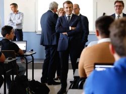 Le prsident de la Rpublique Emmanuel Macron inaugure le 4 octobre 2017 l'Ecole d'application aux mtiers des travaux publics (EATP)  Egletons (Corrze).